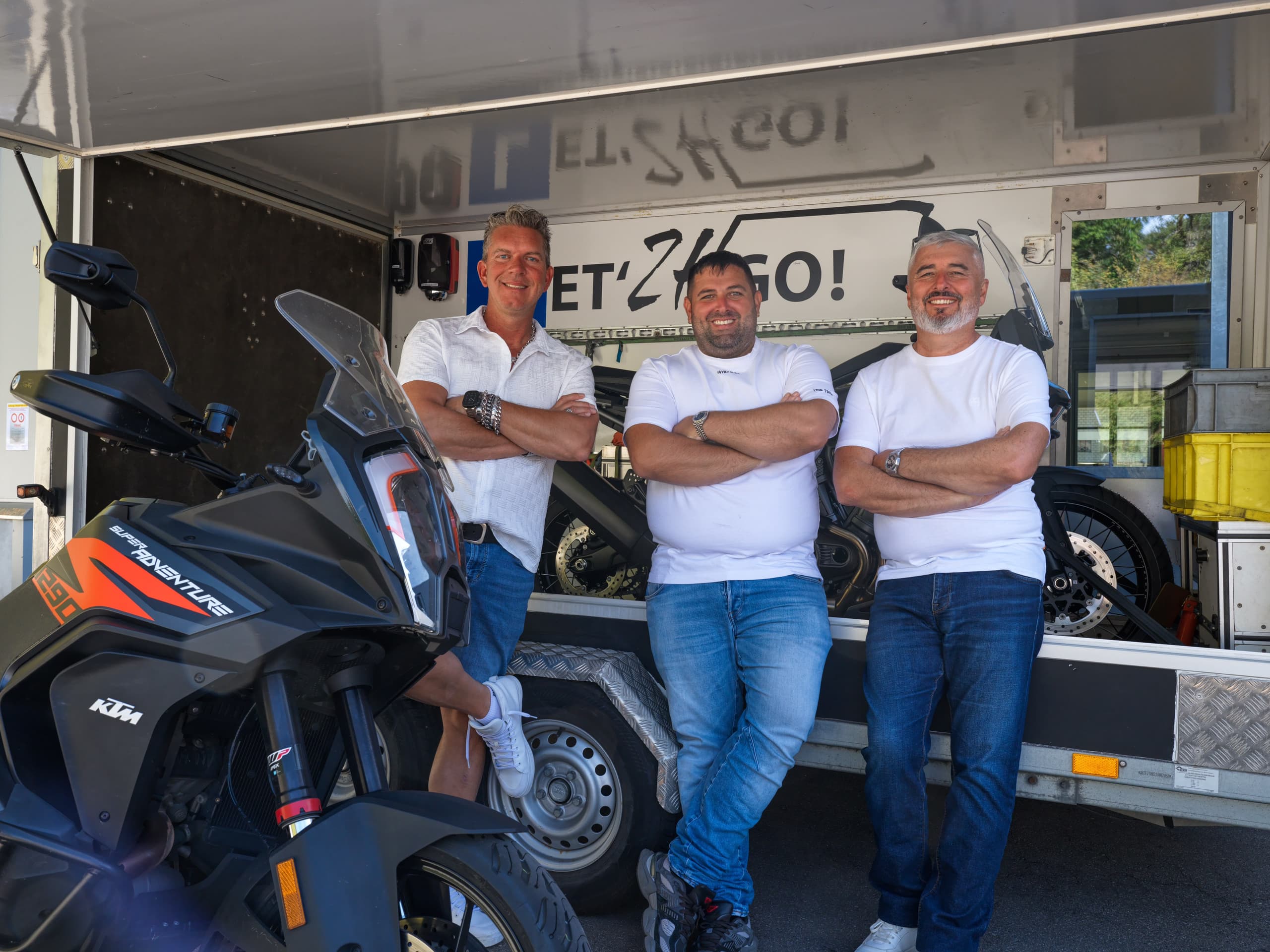 Let'ZHgo Team mit Motorrad